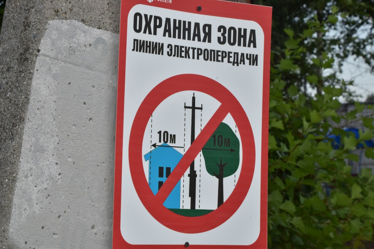 Филиал «Курскэнерго» призывает соблюдать правила электробезопасности во время погрузочно-разгрузочных работ.